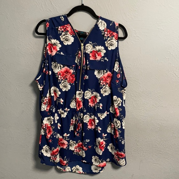 Tops - Floral sleeveless top